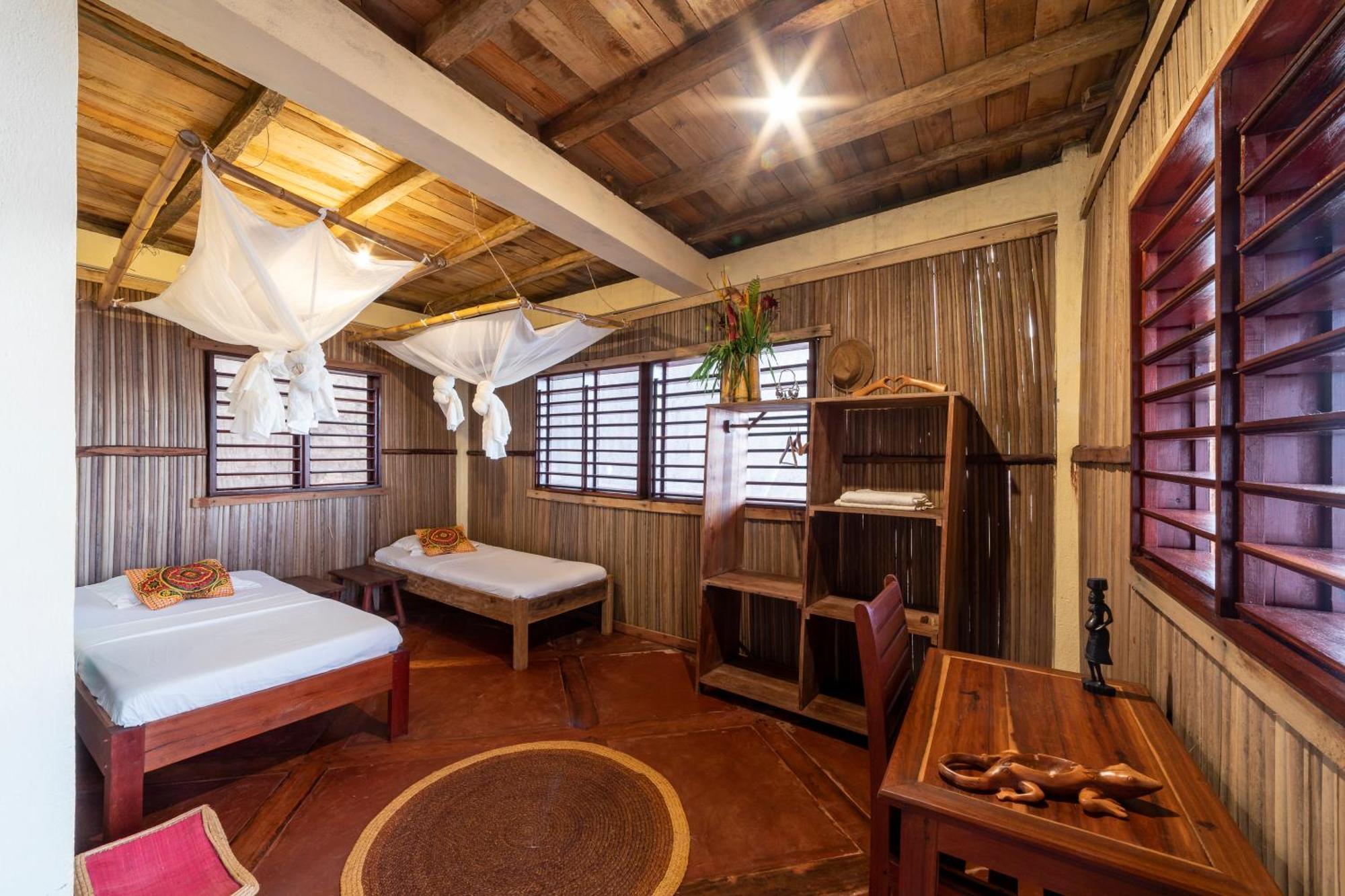 Floraly Komba Hotel - Nosy Komba Exteriör bild